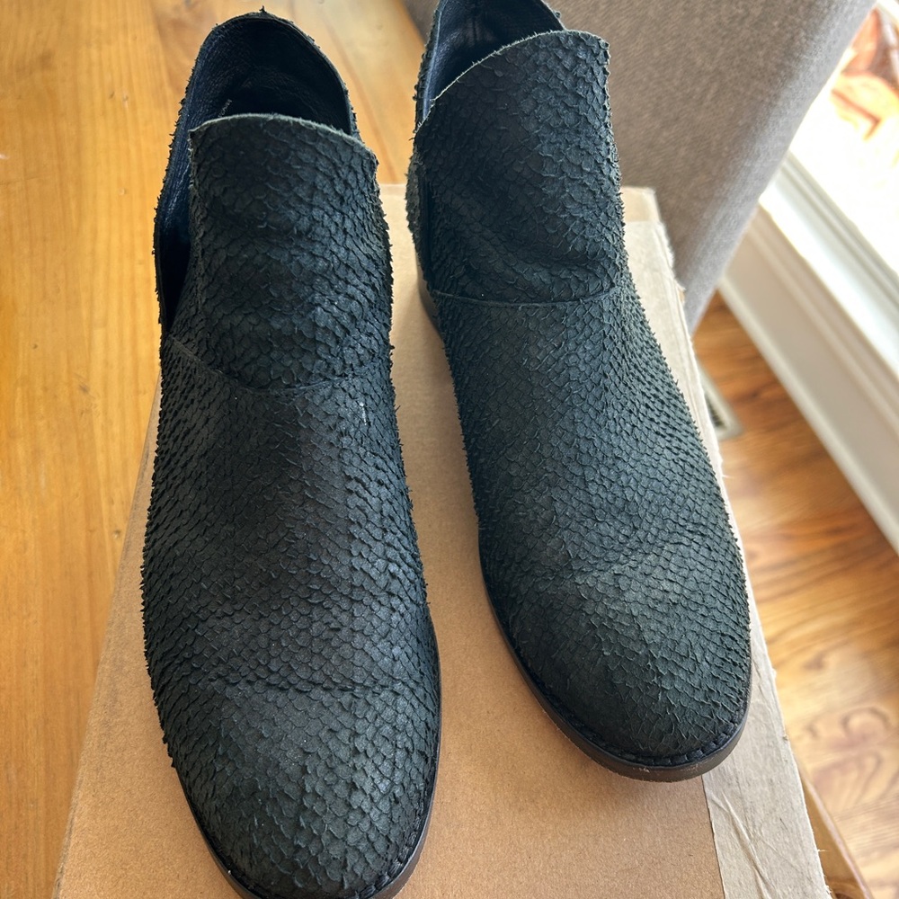 Eileen Fisher Black leaf embossed  Ankle Boots